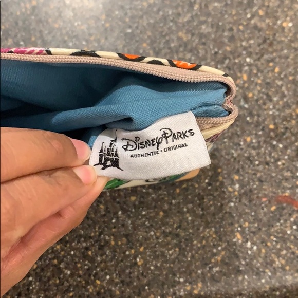 Disney Dooney&Bourke coin purse - Picture 5 of 5
